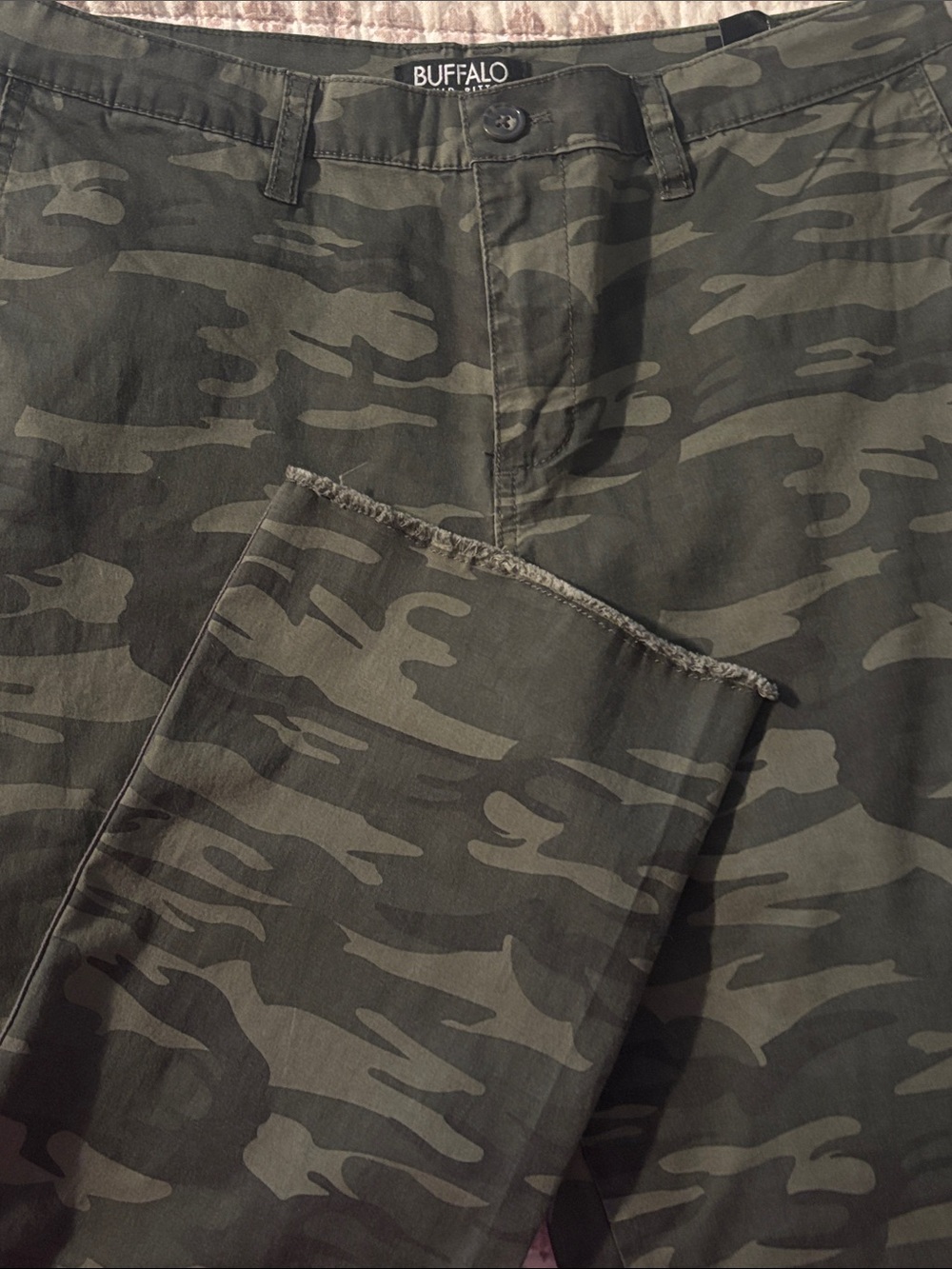 NWOT! Buffalo by David Bitton Women’s Olive Camo Utility Pants Size 8 - Picture 6 of 7